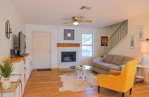 West San Antonio House | BL: Lackland/BMT Graduation 3 Miles. Easy & Quick! 7 years Hosting BMT Families.