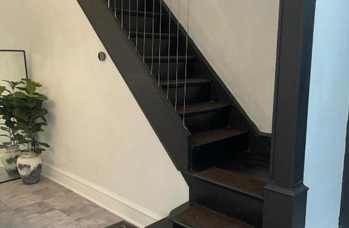 Primos Secane House | Black and White