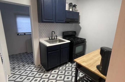 Primos Secane House | Black and White