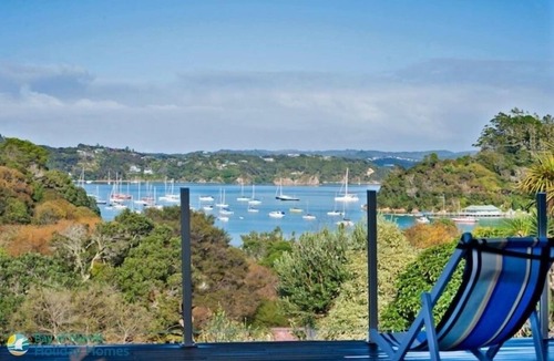 Russell House | Black Bach