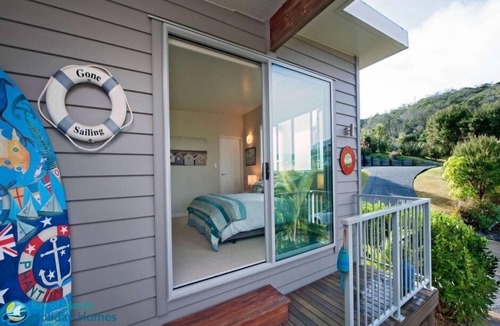 Russell House | Black Bach