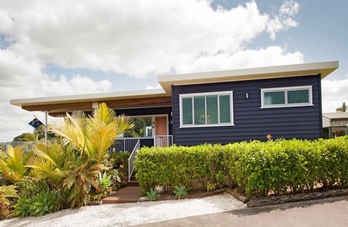 Russell House | Black Bach