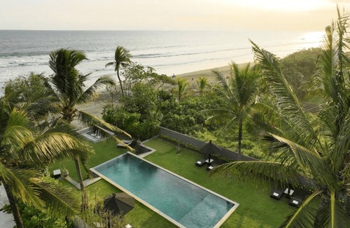 Kerambitan Villa | Black Beach Villa - Absolute Beachfront