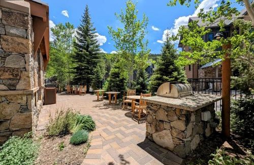 River Run House | Black Bear 8053 by SummitCove Lodging
