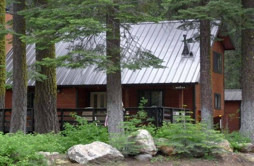 Tahoe Pines House | Black Bear Cabin in Homewood - walk to lake