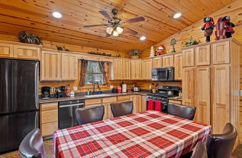 Greer Cabin | Black Bear Chalet (Cabin 105)