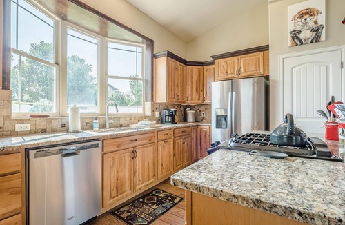 Fruita House | Black Bear IV: Two Primary Suites & Dog-Friendly