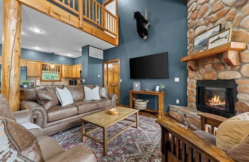 Indian Point Cabin | Black Bear Lodge by Silver Dollar City! Hot Tub!