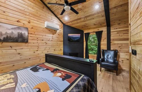 Rocky Grove House | Black Bear Lodge - Fire Pit - Hot Tub