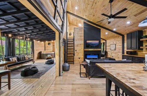 Rocky Grove House | Black Bear Lodge - Fire Pit - Hot Tub