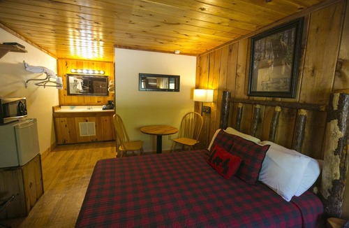 Slade Hotel | Black Bear Lodge Motel