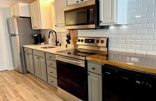 Long Pond Ski Chalet | Black bird chalet - with large backyard + fire pit