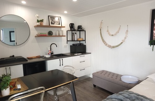 Mangawhai Cabin | Black Cabin Mangawhai