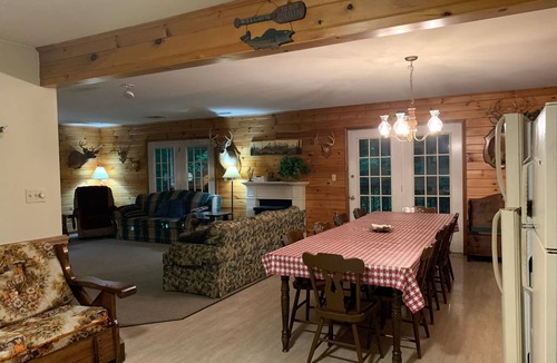 Blairs Mills Cabin | Black Connection Valley Lodge