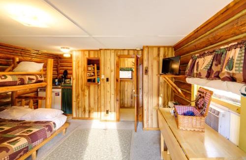 De Borgia Apartment | Black Diamond Guest Ranch Studio Hike and Fish