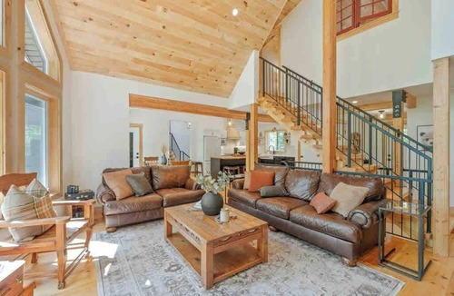Calabogie House | Black Diamond Lodge Group Getaway