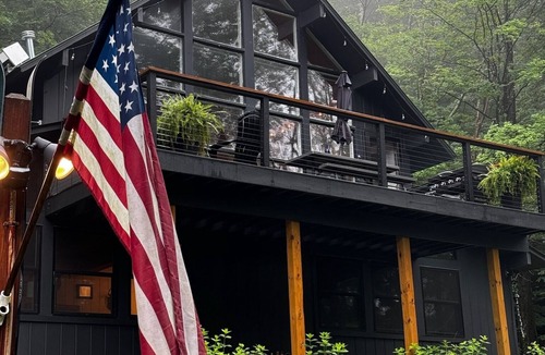 Plymouth Ski Chalet | Black Dog Lodge - Ski Chalet centered between Okemo and Killington Mt.