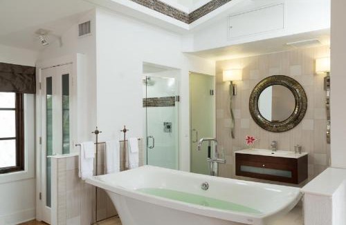 New Smyrna Beach Hotel | Black Dolphin Inn