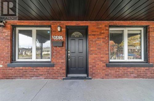 Walkerville Apartment | Black door bungalow