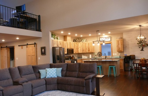 Hulett House | Black Hills retreat with Devils Tower views right from your front room!