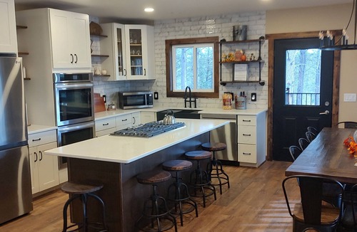 Newcastle House | Black Hills Vacation Lodge: Brand New Home! Just Opened.
