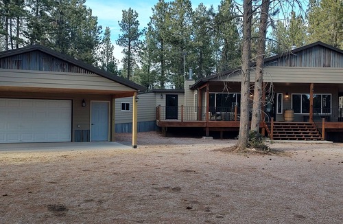 Newcastle House | Black Hills Vacation Lodge: Brand New Home! Just Opened.