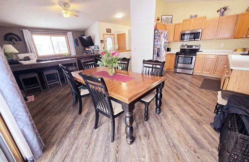 Rapid Valley House | Black Hills Vacation Homebase ♡ Children/Dog Friendly, 2 King, 1 Queen, 4 twins
