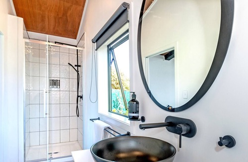 Patutahi Cabin | Black Label Retreats