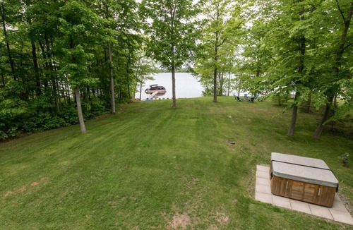 Tay Valley Cottage | Black Lake Cottage w/ Hot Tub and Sauna