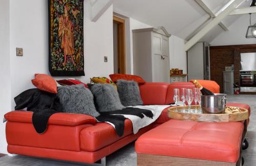 Rhydymwyn House | Black Lion Folly