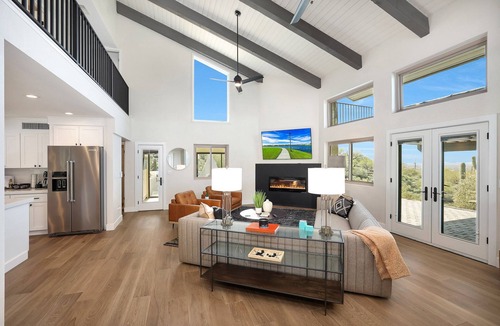 Surrey Hills House | Black Mountain Gem! Completely Renovated! 10am Check-In and 3 pm Check-Out!