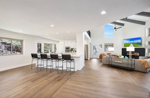 Surrey Hills House | Black Mountain Gem! Completely Renovated! 10am Check-In and 3 pm Check-Out!