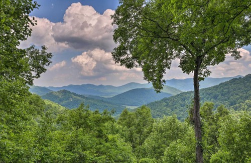 Laurel Ridge House | Black Mountain Gem w/Inviting Deck & Scenic Views