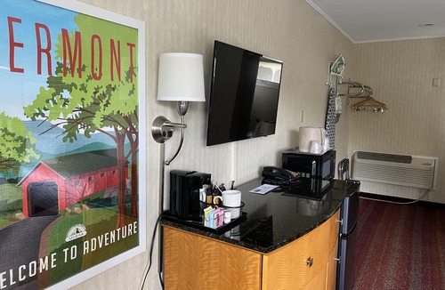 Brattleboro Hotel | Black Mountain Inn