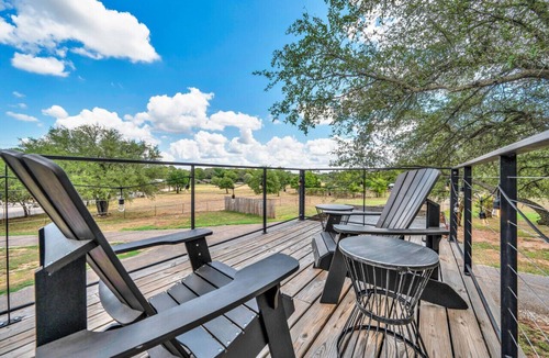 Waco House | Black Oak - Container Home Near Magnolia, Baylor