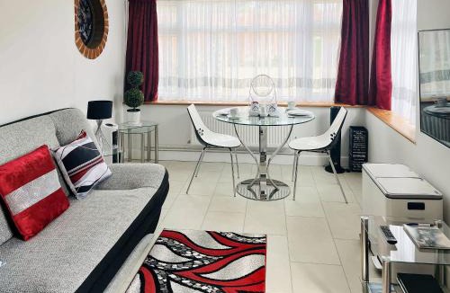 Lake House | Black Pan Holiday Cottage