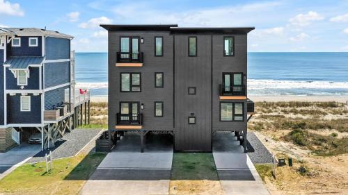 Oak Island House | Black Pearl