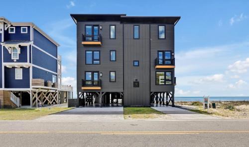 Oak Island House | Black Pearl