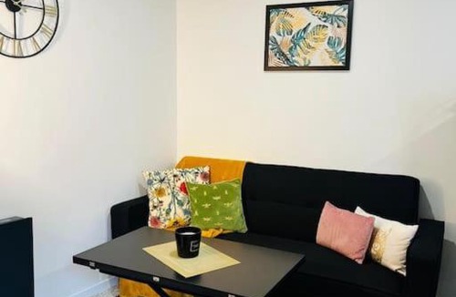 Henriville Apartment | Black Pearl V