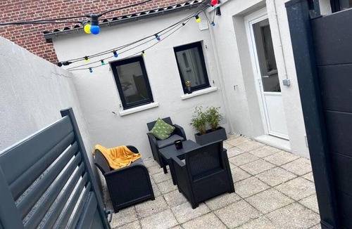 Henriville Apartment | Black Pearl V