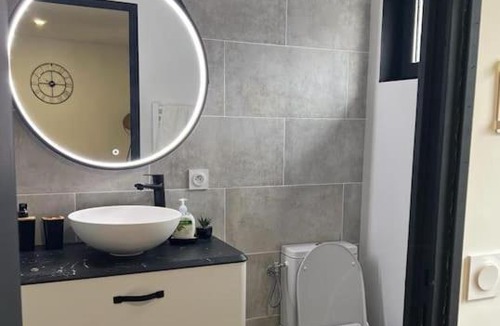 Henriville Apartment | Black Pearl V