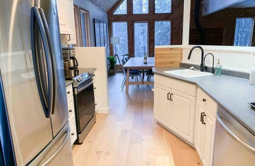 Wasagaming Cabin | Black Pine Lodge Summ