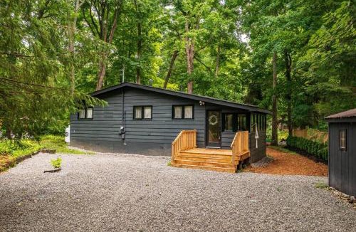 Rama Ski Chalet | Black River Haus - Scandinavian Riverfront Cabin Muskoka