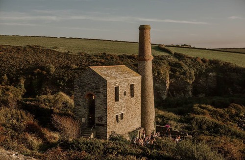 Tintagel Cabin | Black Shanti Tipi 2 with Ocean View