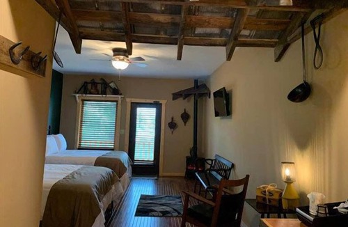 Stanardsville Hotel | Black Smith - Rm. 106