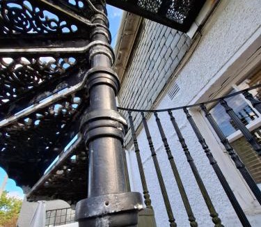 Helensburgh House | Black Stair Room - En Suite