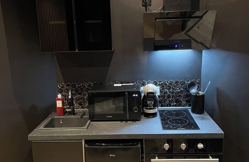 Saint-Quentin Apartment | ⚜️Black Suite⚜️- Spa & Cave secrète