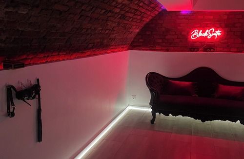 Saint-Quentin Apartment | ⚜️Black Suite⚜️- Spa & Cave secrète