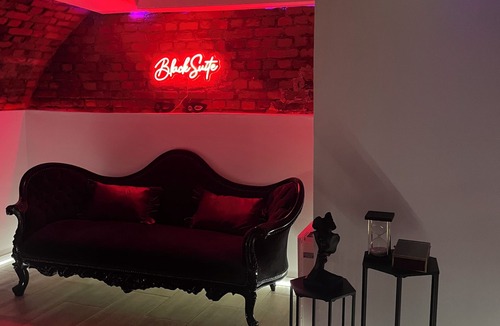 Saint-Quentin Apartment | ⚜️Black Suite⚜️- Spa & Cave secrète