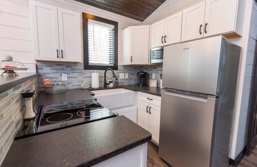New Richmond Apartment | Black Tie Affair - Eloquent Riverfront Experience